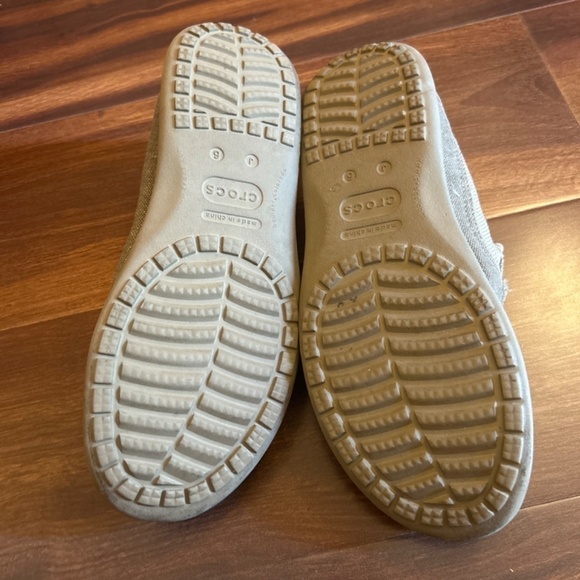 🌿SALE🌿CROCS Denim Shoes size 6 - Picture 5 of 9